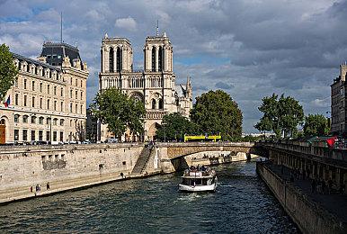 《刺客信条》庆祝15周年直播将于6月15日0点举行